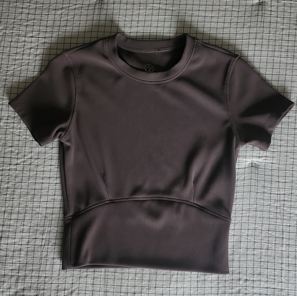 Move Theology Short Sleeve Workout/Casual Top in Brown
